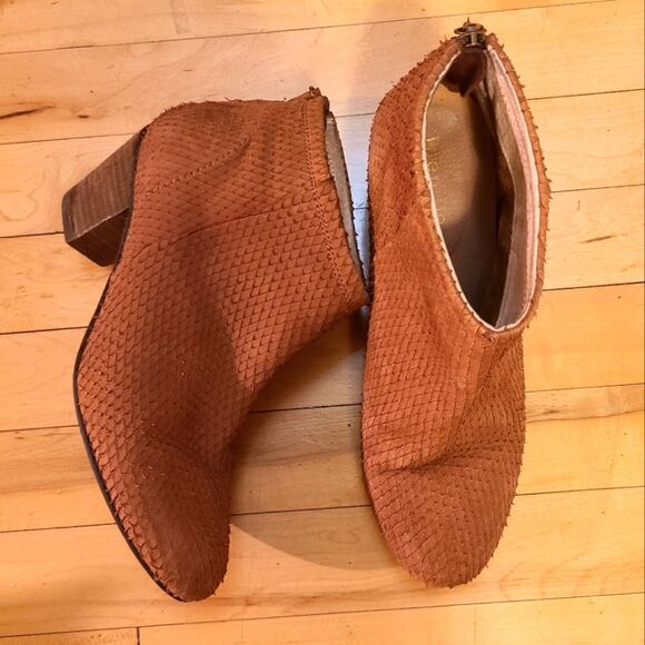 Liendo by Seychelles Coimbra Booties from Anthropologie - Picture 7 of 7